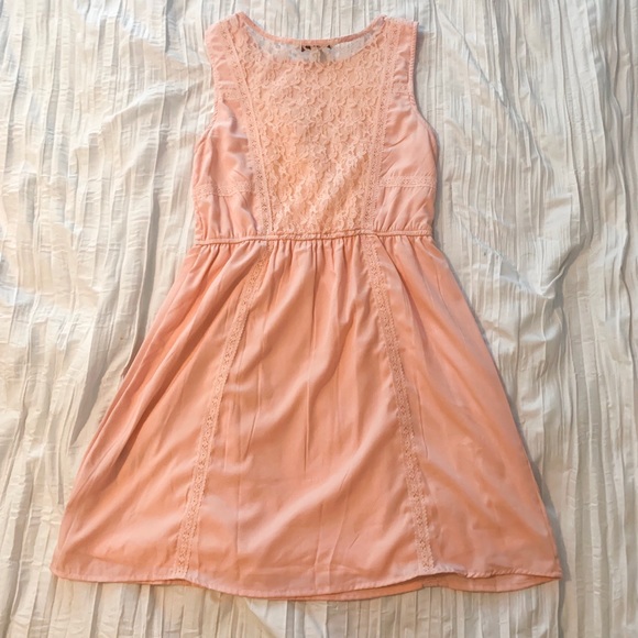 Cute light pink sleeveless dress - Picture 2 of 3